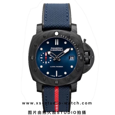 沛纳海 PAM01563腕表 Submersible Luna Rossa Carbotech系列